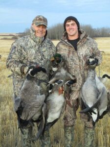 SK-waterfowl-hunting-honker-heaven-102
