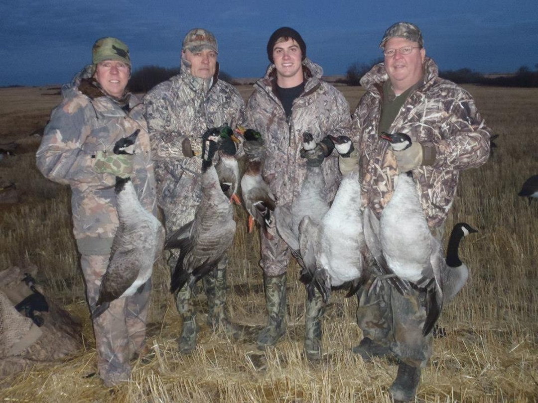 SK-waterfowl-hunting-honker-heaven-107