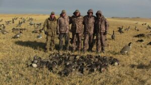 SK-waterfowl-hunting-honker-heaven-126